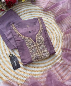 RAZVI Handcrafted Dola Silk Kurta Set with Organza Dupatta