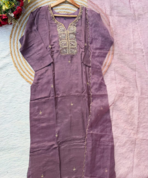 RAZVI Handcrafted Dola Silk Kurta Set with Organza Dupatta-5