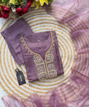 RAZVI Handcrafted Dola Silk Kurta Set with Organza Dupatta-7