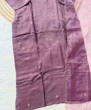 RAZVI Handcrafted Dola Silk Kurta Set with Organza Dupatta-8