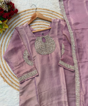 SHINE Shimmer Tissue Kurta Set with Handwork & Scallop Organza Dupatta-4