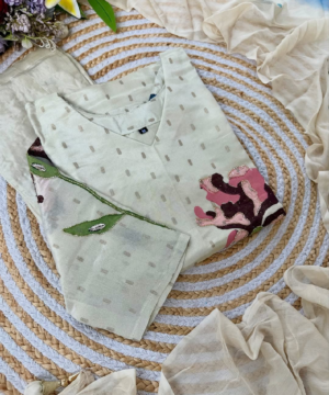 SUZEN Tissue Silk Handprinted Floral Kurta Set with Dual-Tone Chiffon Dupatta-3