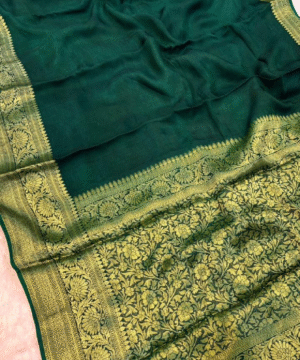 Royal Banarasi Plain Saree with Heavy Pallu in Hand-Dyed Jacquard Silk (2)